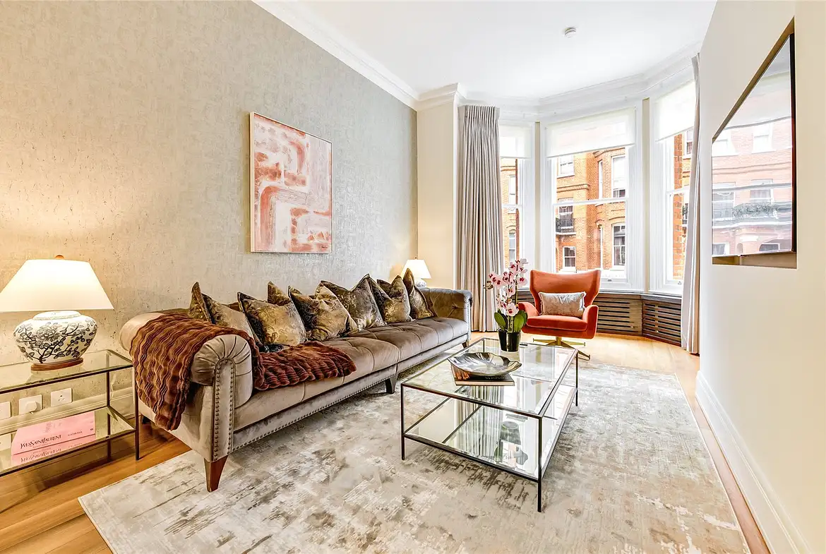 Chelsea, London Three Bedroom Flat To Rent